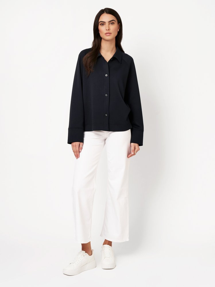 Womens blouse Sina in navy, outfit view worn by model