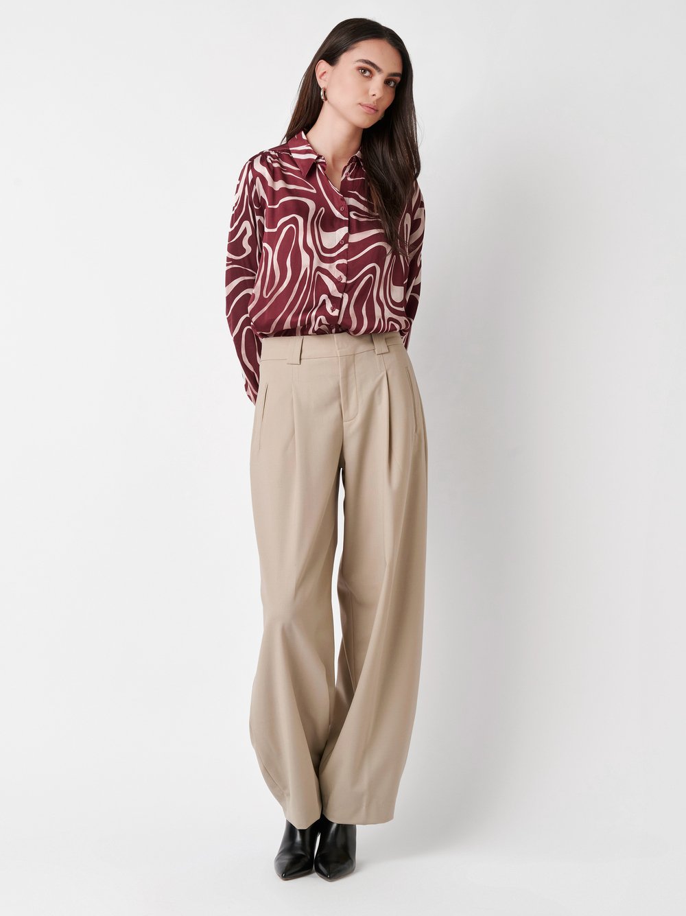 Blouse Lena waves burgundy outfit view