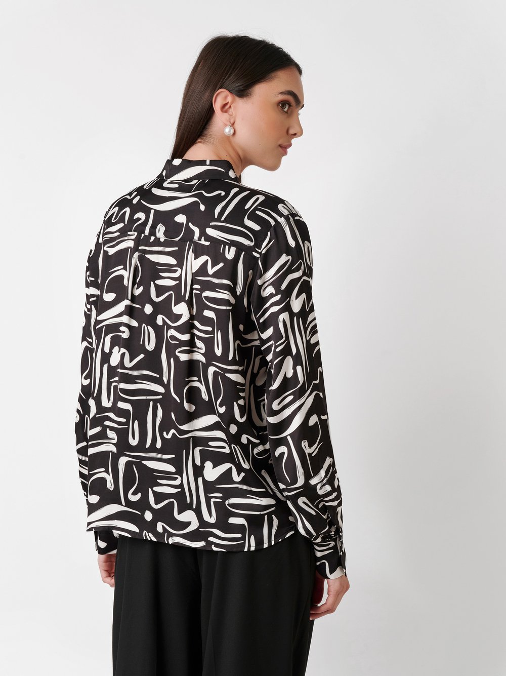 Blouse Lena handpainted creme on black rear view