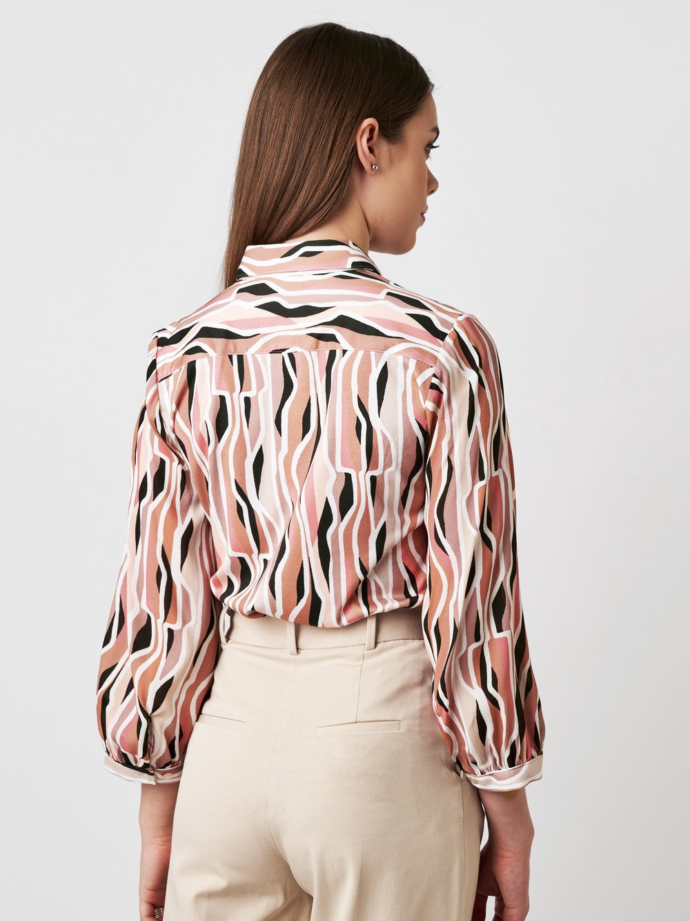 Bluse Pia abstract sorbet sand black Rueckansicht Bluse Pia abstract sorbet sand black Rueckansicht