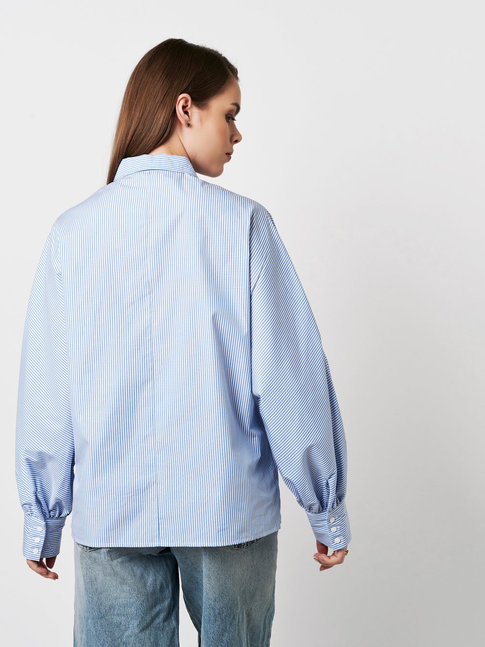 Bluse Lou light blue stripes Rueckansicht Bluse Lou light blue stripes Rueckansicht