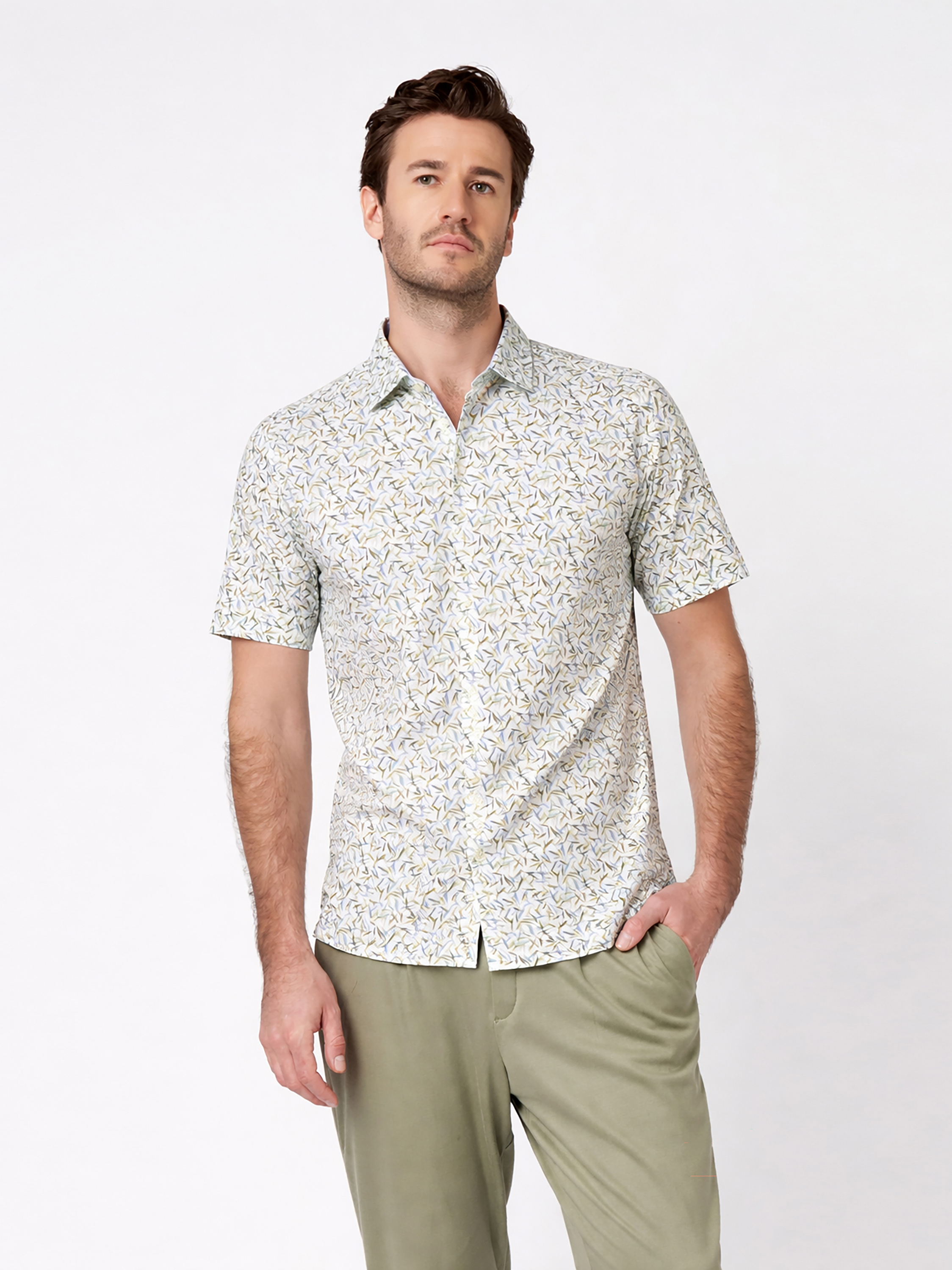 Herrenhemd Casual Kent in green blue reed, Frontansicht am Model getragen