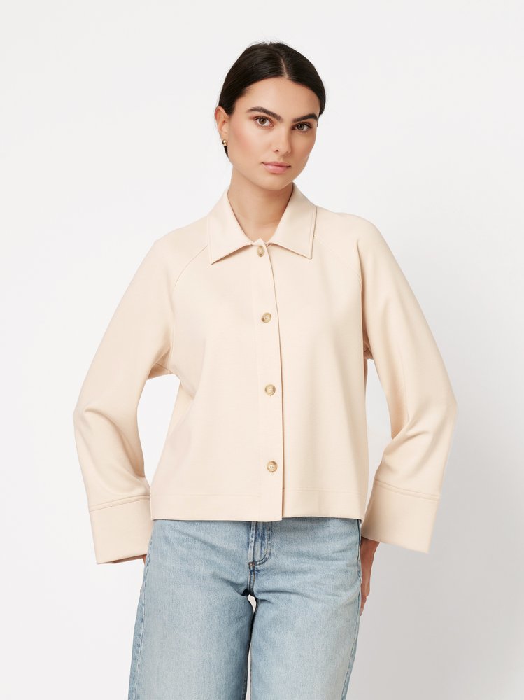 Damenbluse Sina in seashell, Frontansicht am Model getragen
