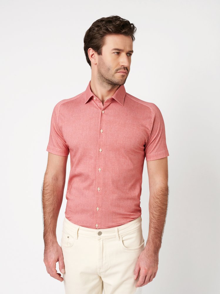 Herrenhemd Casual Kent in red oxford, Frontansicht am Model getragen