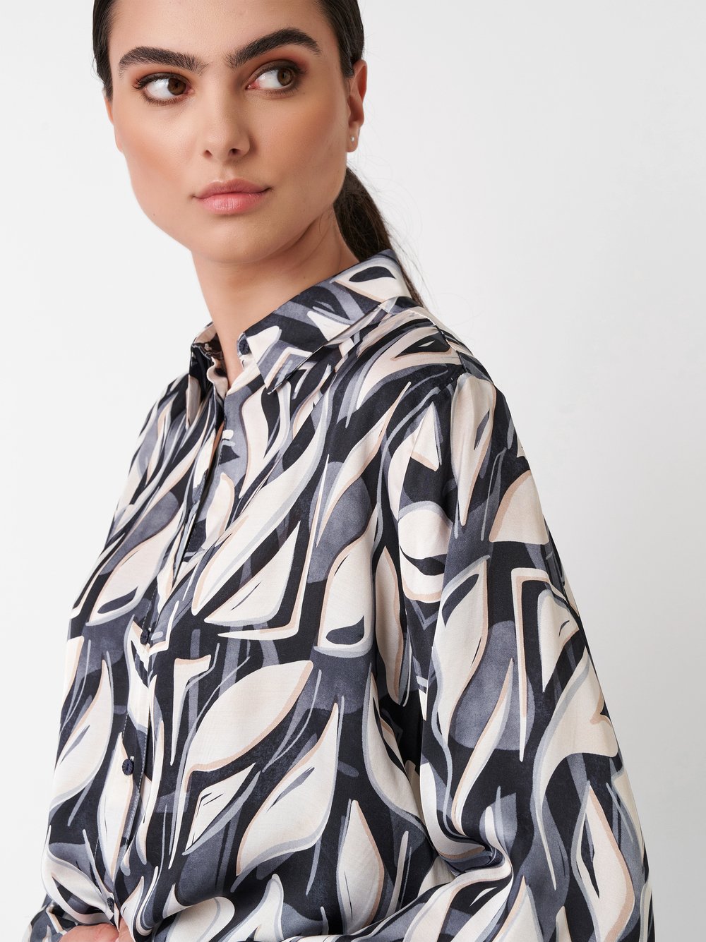 Blouse Lena abstract leaves blue detail view