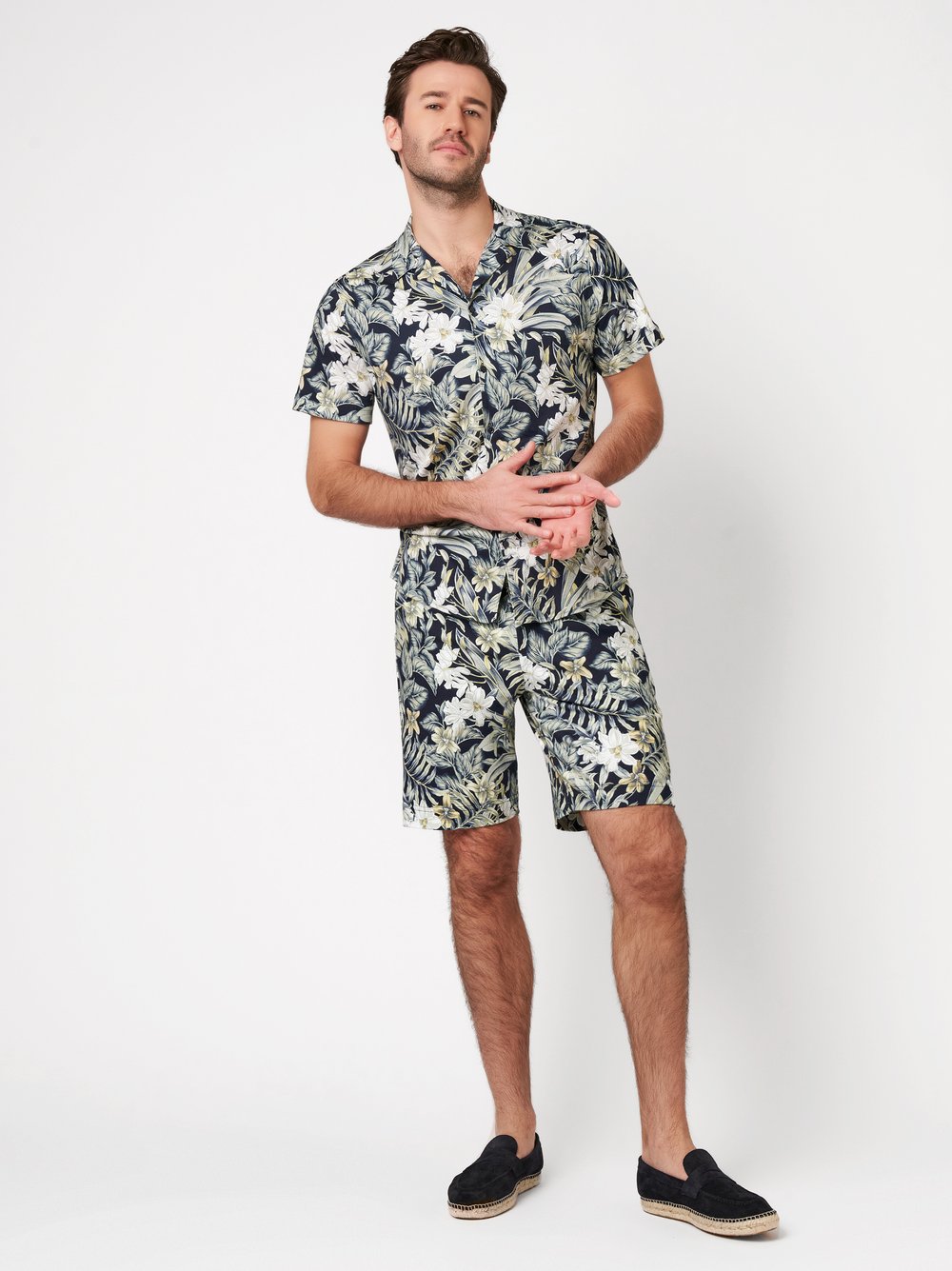 Mens shorts casual in pastel green flowers, outfit view worn by model