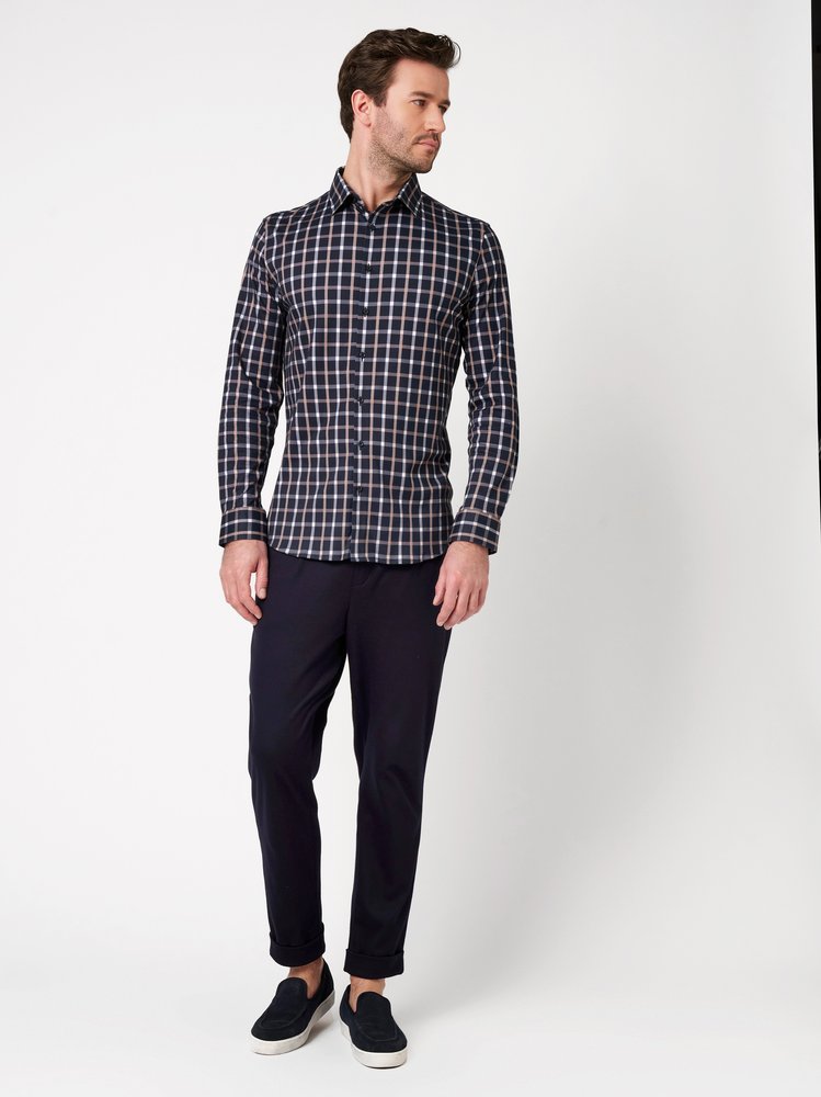 Mens shirt essential kent in beige big check, outfit view worn by model