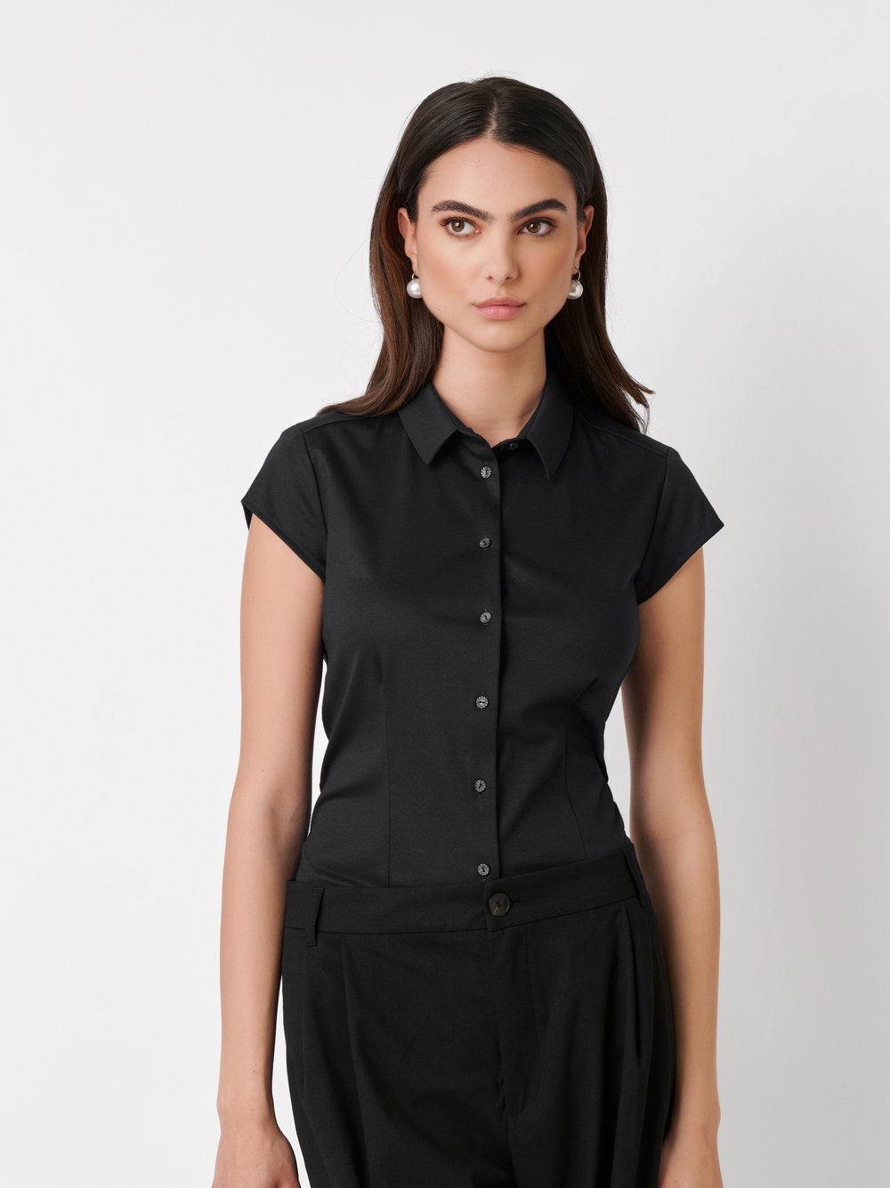 Bluse Pia solid black Vorderansicht