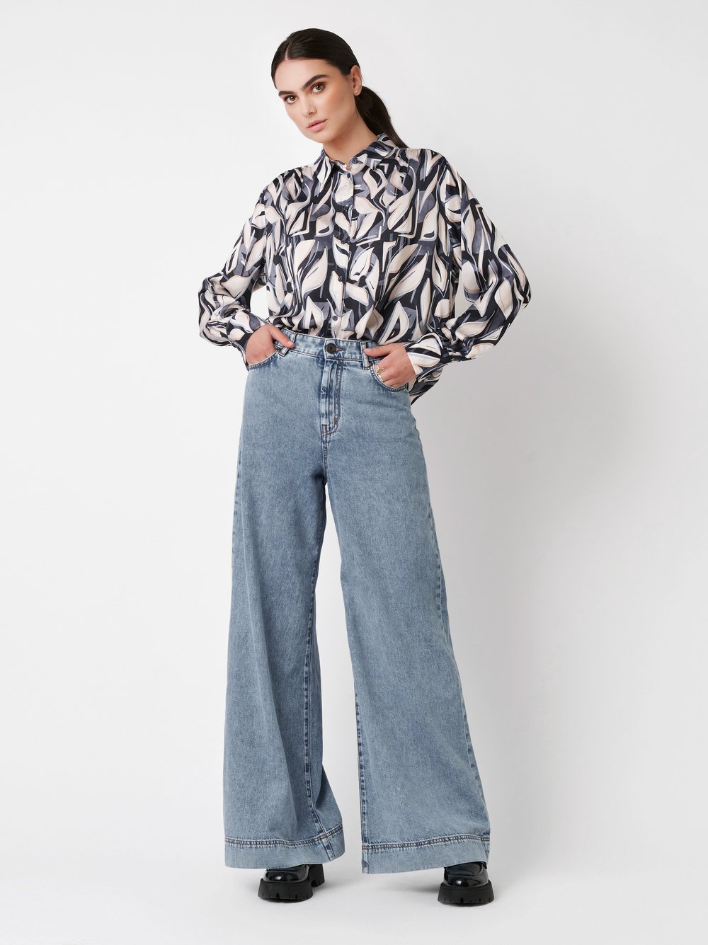 Blouse Lena abstract leaves blue outfit view