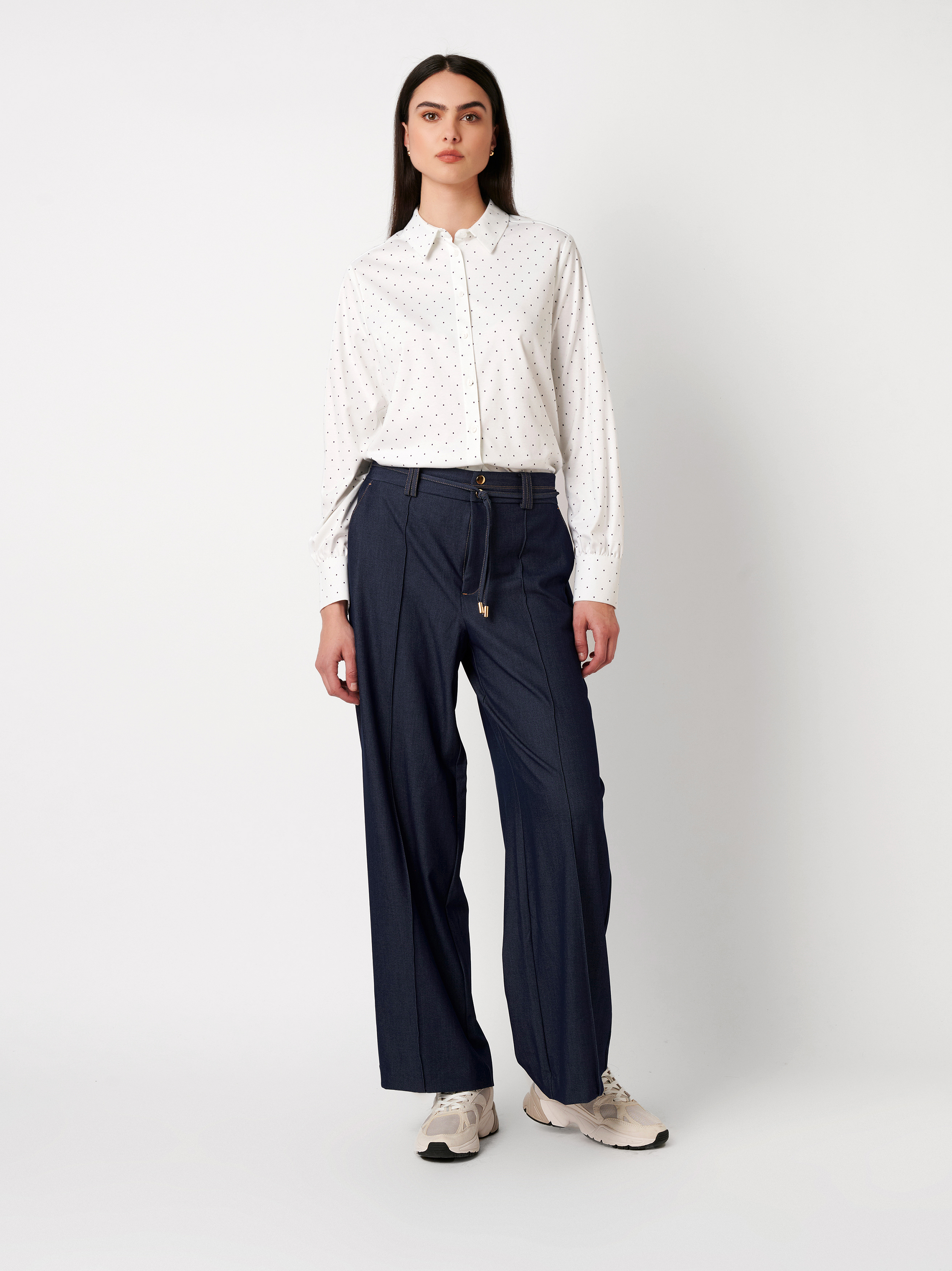 Bluse Lizzy white with navy dots Outfitansicht
